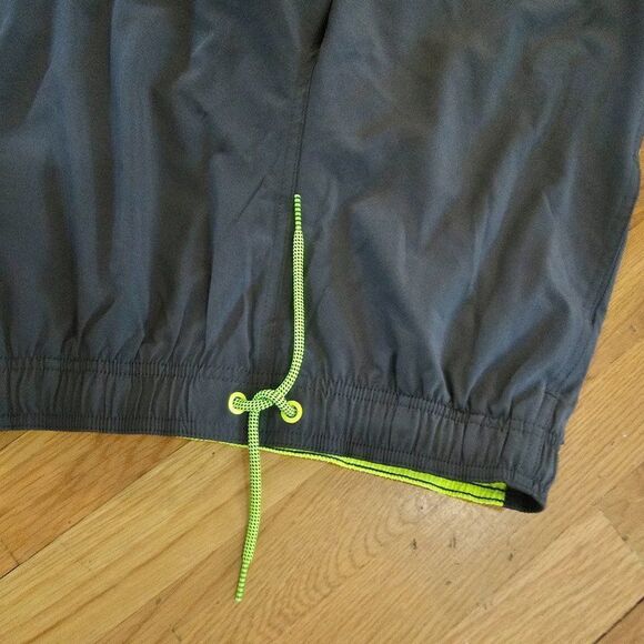 Nike Men Four Way Stretch Contend Water-Repellent Color blocked 9" Swim trunks - Picture 9 of 11